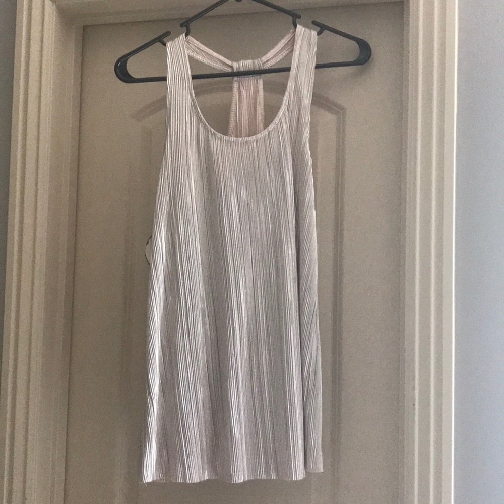 Silver shiny razor back top